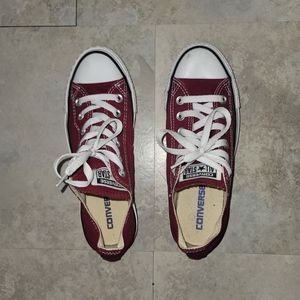 Burgundy converse size 7